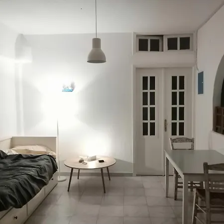 Apartment Renovated In The Heart Of Paroikia. *